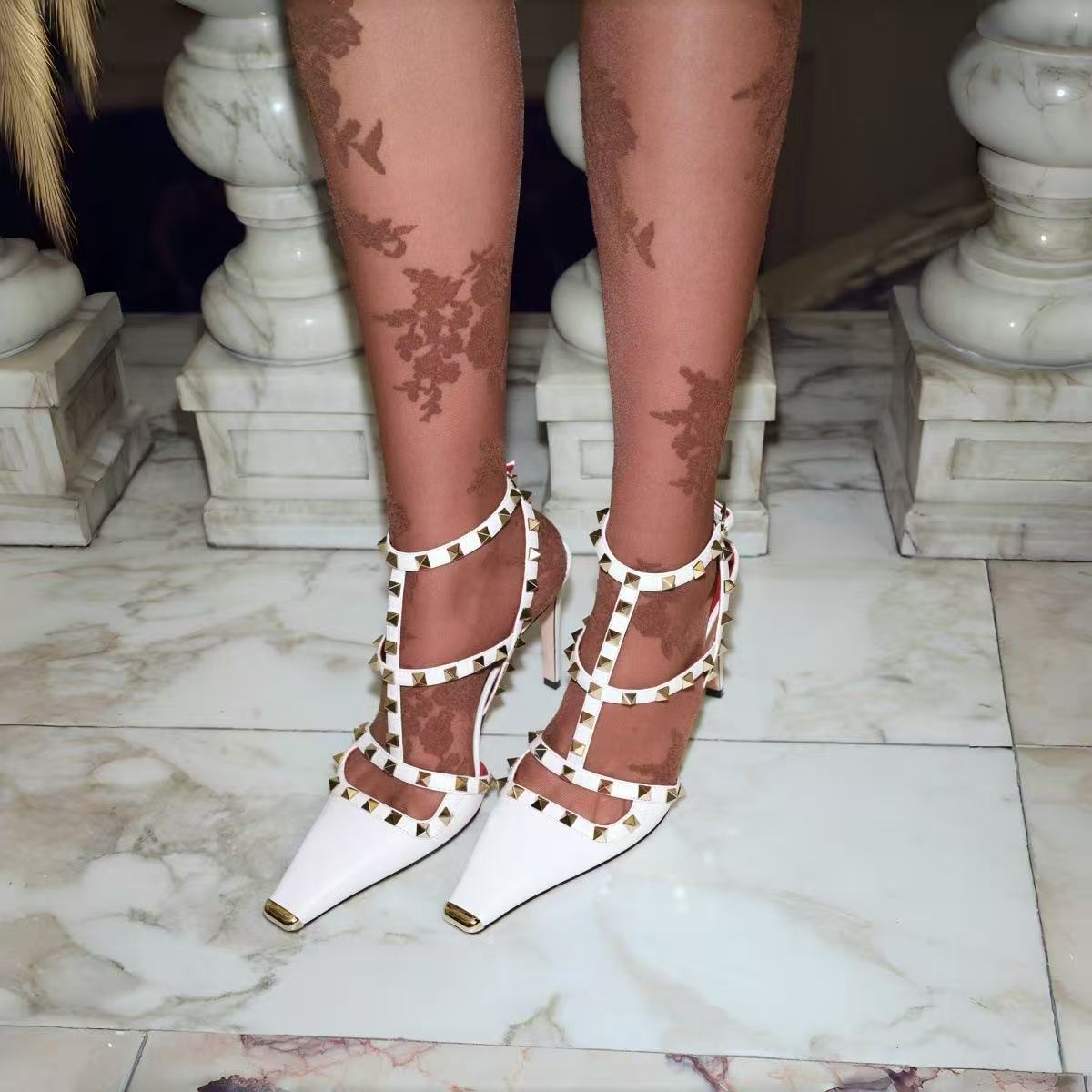 รองเท้าส้นสูงหัวแหลมประดับหมุด - Gladiator Sandal Women บทวิจารณ์และราคา