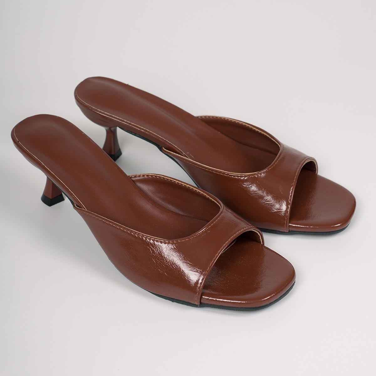 รองเท้าส้นสูงแบบเปิดนิ้วเท้าแฟ - Thong Flat Sandal บทวิจารณ์และราคา